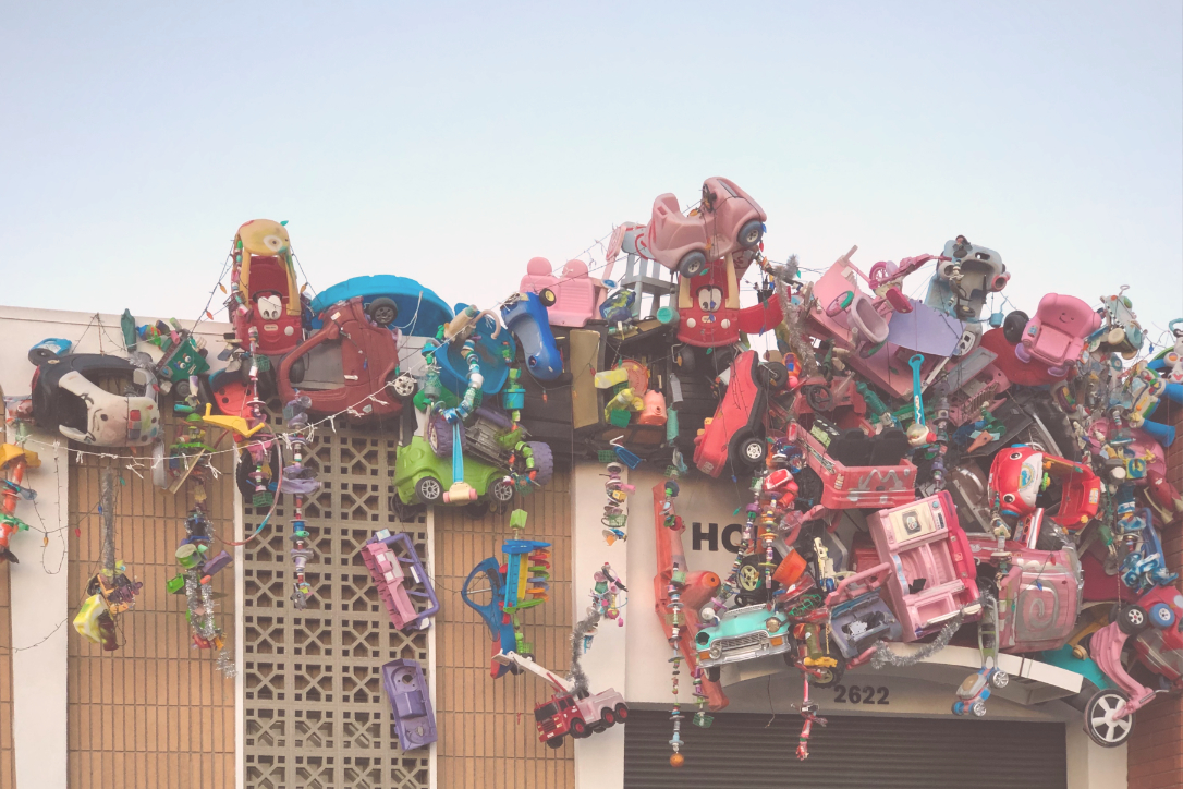 Unique outdoor Christmas decorations from Los Angeles.